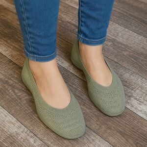 Women's Size 42 10.5 Stylish Flats NEW